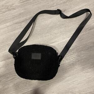 VICTORIA'S SECRET PINK BLACK SHERPA CROSSBODY BAG ZIP TOP POUCH PURSE